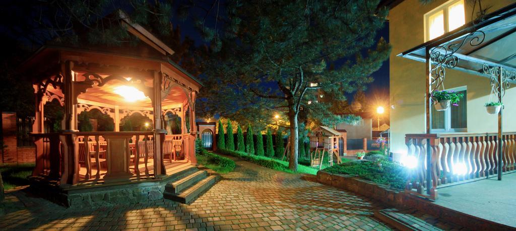Hotel Red Stone Truskavets Exterior foto